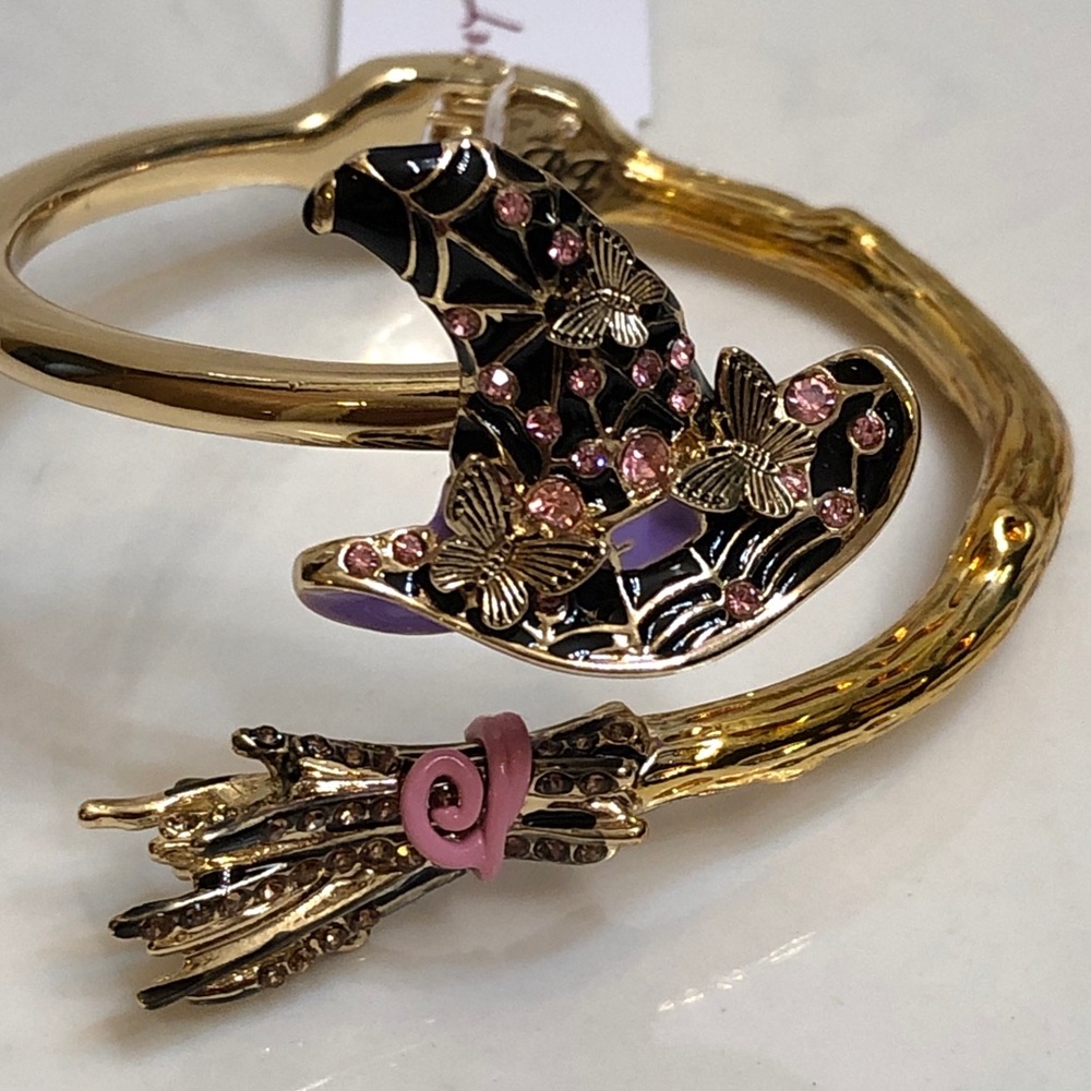 Betsey Johnson Black Witch Hat Butterfly Accents & Crystal Bypass Bangle NWT - Picture 16 of 16